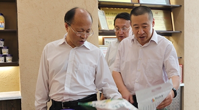 內(nèi)蒙古自治區(qū)政協(xié)黨組書記、主席李秀領(lǐng)考察、調(diào)研我公司